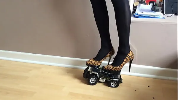 XXX Toy car crushed under high heels 热门片段