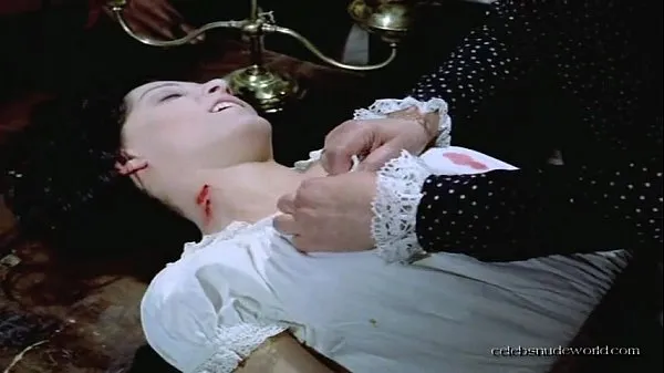 XXX Helga Liné saga de la Dracula 1973 meilleurs clips