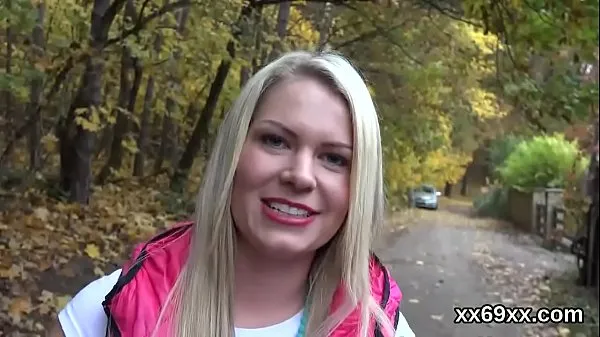 XXX Fella assists with hymen physical and drilling of virgin teen suosituinta klippiä