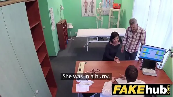 XXX Fake Hospital Чешский доктор кончает на узкую киску возбужденной неверной жены лучших клипов