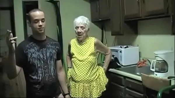 XXX Бабушка на кухне лучших клипов