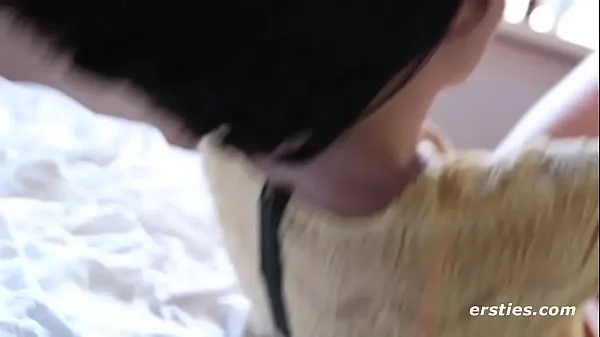 XXX 情熱的でラフなレズビアンのセックス 個のトップ クリップ