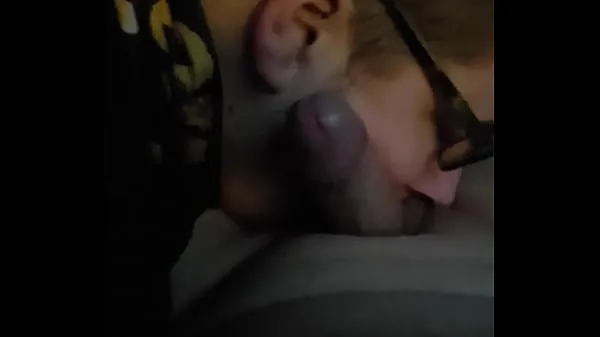 XXX A friend blows me in the car and I enter his mouth topklip