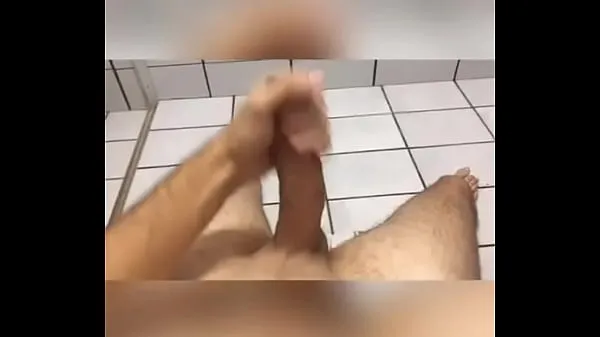 XXX bite dure éjacule dans la salle de bain de son voisin meilleurs clips