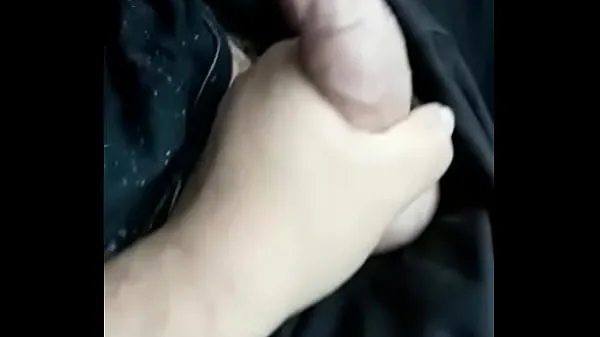 Najbolj priljubljeni posnetki XXX Handjob in the car, Amateur couple first video