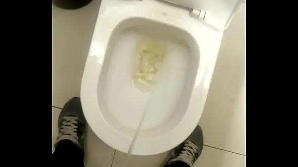 XXX pissing for bolsonaroclip principali