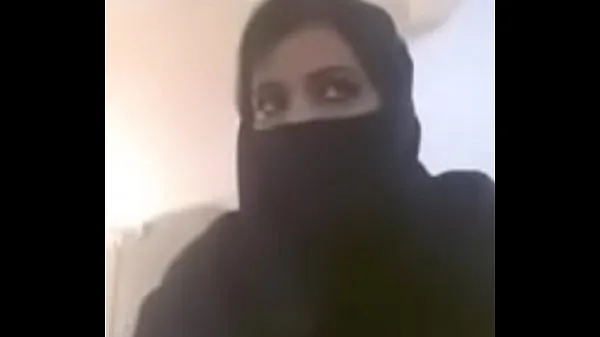 XXX Muslim hot milf expose her boobs in videocall toppklipp