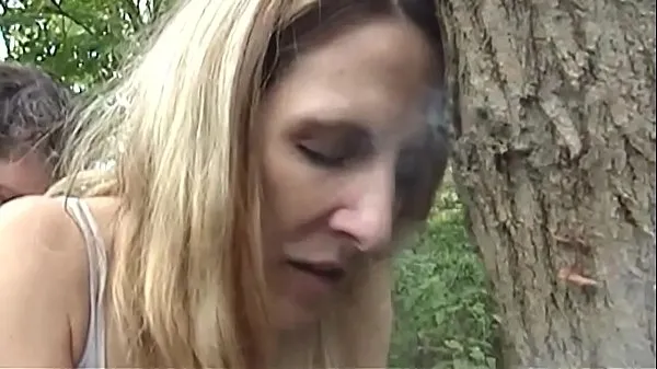 XXX MILF Smoker Fucks Stranger on Public Trail Klip terpopuler