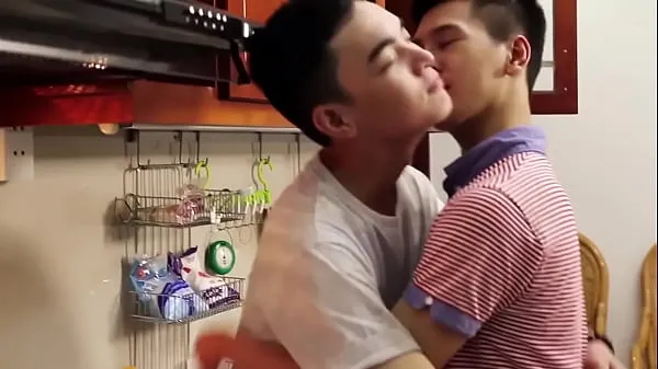 XXX Beijo de menino gay asiático principais clipes