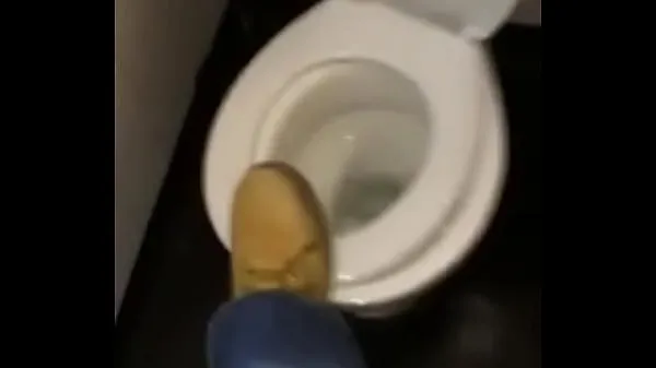 XXX Toilet vandalism 热门片段