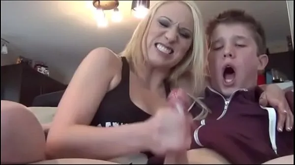 XXX Getting jacked off from blonde mackerel Klip teratas