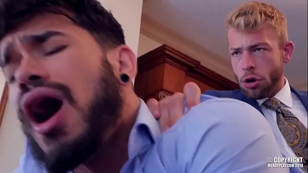XXX Pietro Duarte faz Gabriel Phoenix gozar duro ao foder com ele em uma mesa principais clipes