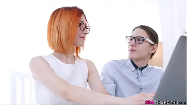 XXX CENA COMPLETA em - Oh, que prazer deve ser transar com uma tão linda e alegre, especialmente seu cu virgem e apertado! Ela levou o rabo à boca e engoliu uma grande carga de esperma com prazer pensando em Java Script principais clipes