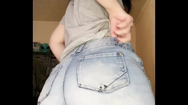XXX E-девушка хвосты показывая задницу и киску лучших клипов