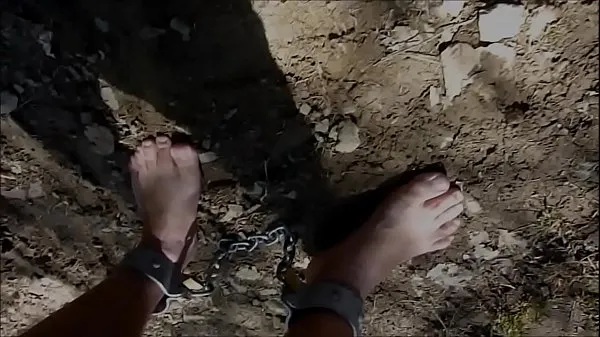 XXX barefoot slave in chains शीर्ष क्लिप्स