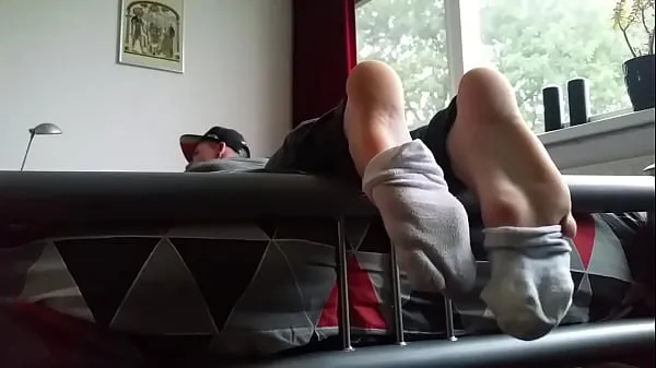 XXX Young boy my boy feet on bed request vid 個のトップ クリップ