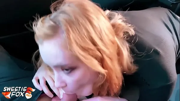 XXX Rousse Sucer la Bite de Chauffeur de Taxi et Cum Avaler dans la Voiture - POV meilleurs clips