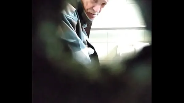 XXX Spying On White Perv in Restroom Part 2 legnépszerűbb klip