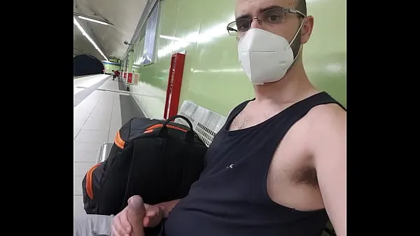 XXX My dick gets hard on the subway najlepsze klipy