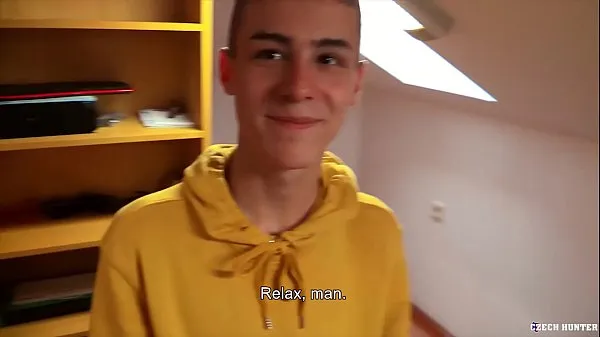 XXX Un gay pervertido le ofreció a un chico una forma de ganar algo de dinero extra - Czech Hunter 538 clips principales