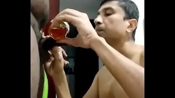 XXX Sucking honey off cock Indian gay คลิปยอดนิยม