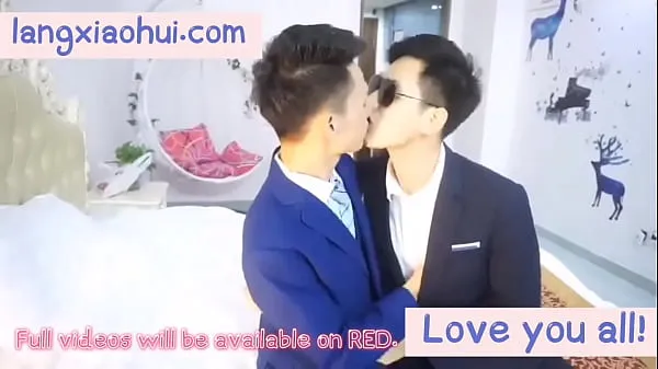 XXX 浪老师蓝西服激吻黑西装 คลิปยอดนิยม