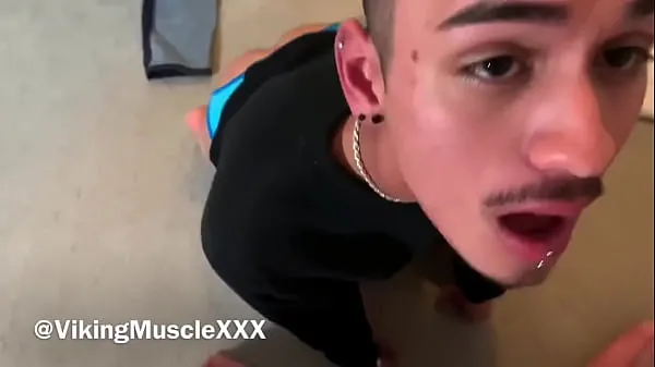 XXX Cute and hot Latino sucks cock and feet of white hunk أفضل المقاطع