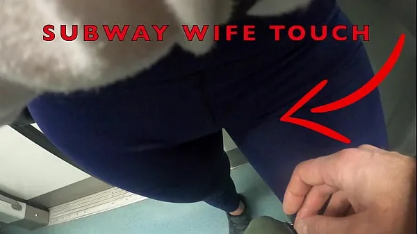 XXX My Wife Let Older Unknown Man to Touch her Pussy Lips Over her Spandex Leggings in Subway Klip teratas