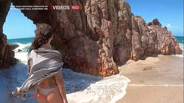 XXX Bombasse en chaleur veut baiser sur la célèbre plage publique - Dread Hot meilleurs clips