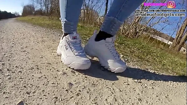 XXX Nylon feet Pretty Sexy Fila Disruptor Shoeplay Nylon feet and Crush Trample girl plays with her sweaty Fila sneakers and shows her stinky wet nylons sweaty, stinky Fila κορυφαία κλιπ