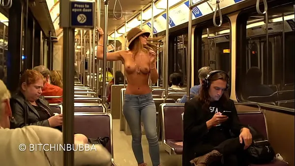 XXX Topless en el tren clips principales