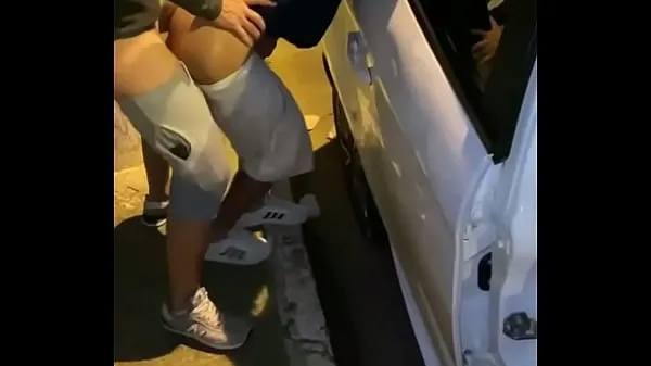 XXX transando o novinho na rua enquanto os carros passam topclips