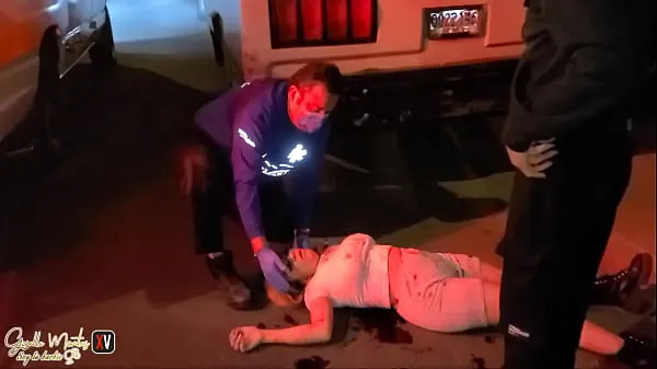 XXX J'ai eu un accident et l'ambulance m'a donné beaucoup de fièvre et j'ai fini par baiser très riche avec les acteurs les plus célèbres meilleurs clips