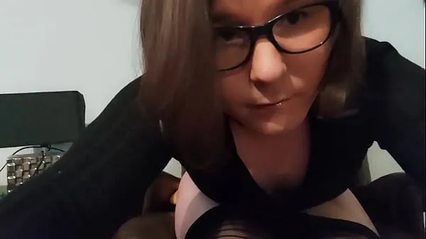 XXX 青少年变性人 Anallisa 毫不留情地给自己一个深喉，并在网络摄像头前独奏她的喉咙 - 这个年轻的人妖喜欢在她的屁股猫中用她的假阳具玩肛门，并在她的卧室自慰时尖叫 热门片段