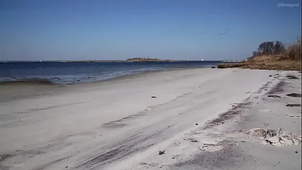 Najbolj priljubljeni posnetki XXX HoneyDippedC blows white guy on the beach , almost gets caught