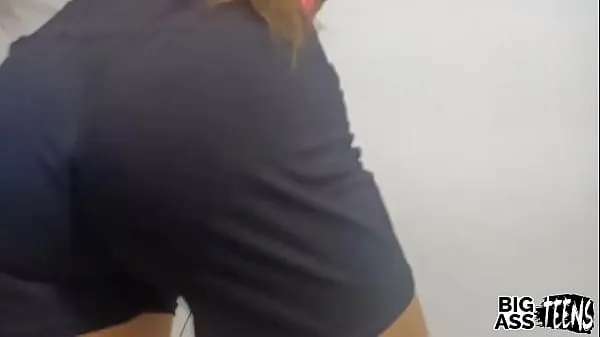 XXX 我的繼兄弟不會讓我一個人呆著，當他總是想操我時，我必須把我的屁股給他 個のトップ クリップ