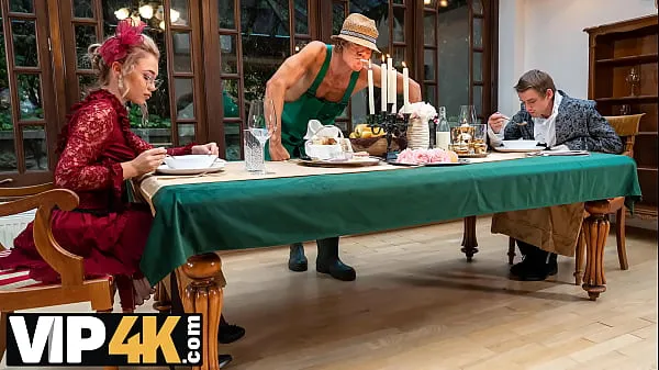 XXX CUCK4K。貴族の美女と庭師の獣 個のトップ クリップ