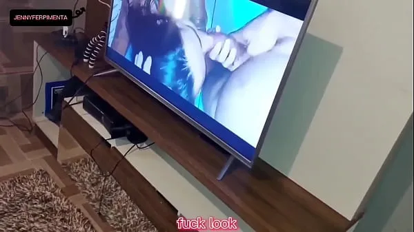 XXX 我疯狂的饥渴自慰看着我和黑人食客的视频，我丈夫抓住了我并用很多肛门惩罚我 热门片段