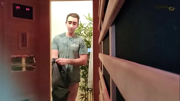 XXX 当你是一个封闭的 GAY 继父时，有时在健身房或桑拿浴室会让人感到性挫败 - 想要有人吸吮我汗湿的热脚趾并舔我多汁的皱纹鞋底 热门片段
