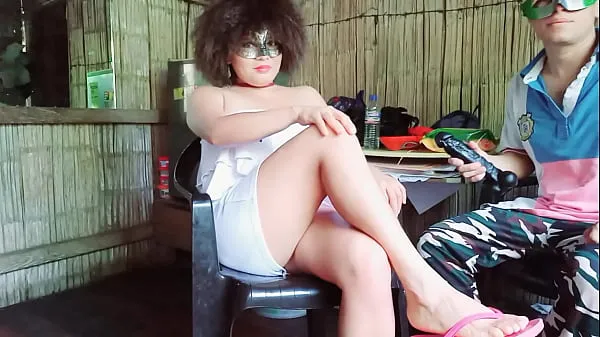 XXX ブルネットの女性は内気な隣人を自家製ポルノオーディションに招待します。彼のペニスが勃起しなかったため、大きくて太いディルドで私を性交させられました。無料の本物の自家製ポルノ 個のトップ クリップ