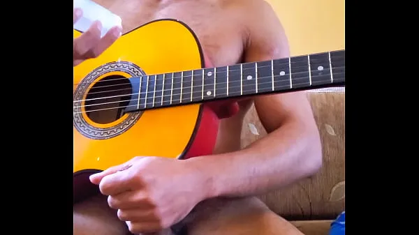 XXX gay masturbation with guitar κορυφαία κλιπ