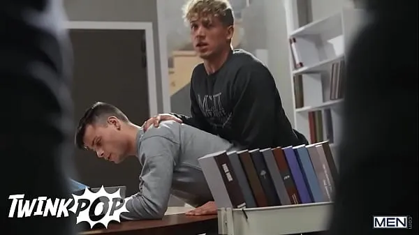 XXX Enquanto estava na biblioteca da universidade, Jock Felix Fox teve seu pau chupado por seu melhor amigo Ryan Bailey - TWINKPOP principais clipes