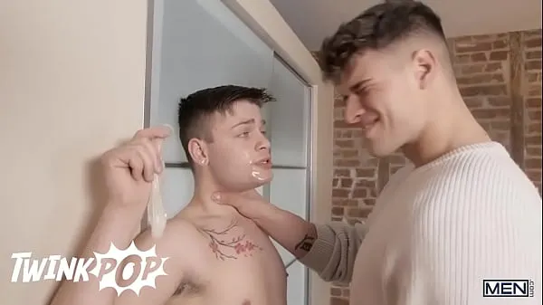 XXX Il bellissimo Malik Delgaty si diverte gay con Ryan Bailey finché la sua ragazza non li sorprende - TWINKPOPclip principali