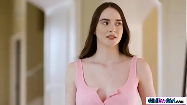 XXX Je suis un peu timide quand ma belle-mère découvre le béguin que j'ai pour mes deux anciennes baby-sitters sexy. Mais suggèrent-elles vraiment que nous fassions l'amour tous les quatre meilleurs clips
