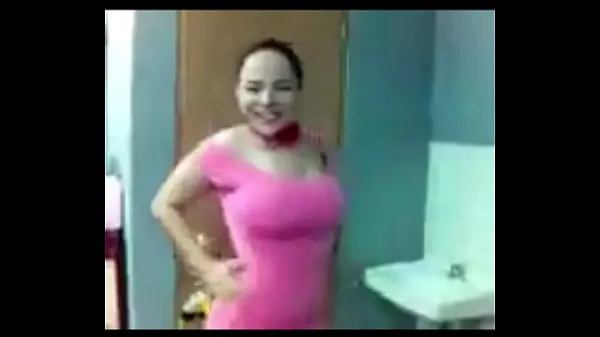 XXX My step aunt for the first time in front of a camera Klip teratas
