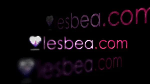 XXX Lesbea Belles peti tchèques doigté romantique et orgasmes mangeurs de chatte avec de petits seins jeune femme meilleurs clips