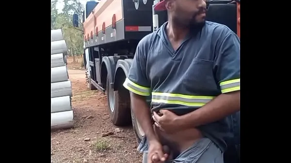 XXX Worker Masturbating on Construction Site Hidden Behind the Company Truck κορυφαία κλιπ