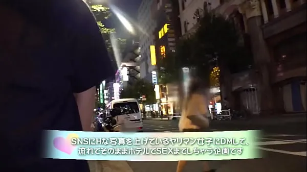 XXX part1 美丽的女店主 Moa，拥有超级奶头和纤细光滑的臀部！ 她想给人口交，她欲火焚身，喷出精液，与人发生了高潮迭起的颜射性爱 热门片段