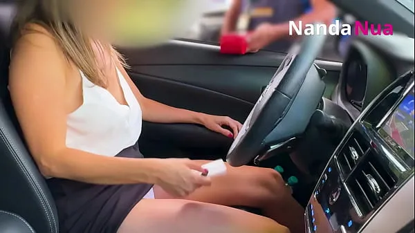 XXX Nanda Nua, the naughty wife of the Xvideos, doing what she loves most: Teasing Men! In this video, she went to a gas station and decided to show off her tits and panties to the attendant. The cuckold goes crazy with her wild antics Klip teratas