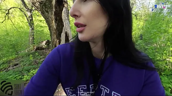 XXX Sex in the forest with hot milf suosituinta klippiä